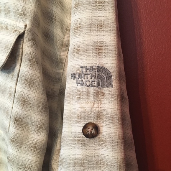 Classic North Face Rugged Button-Up - Picture 4 of 8